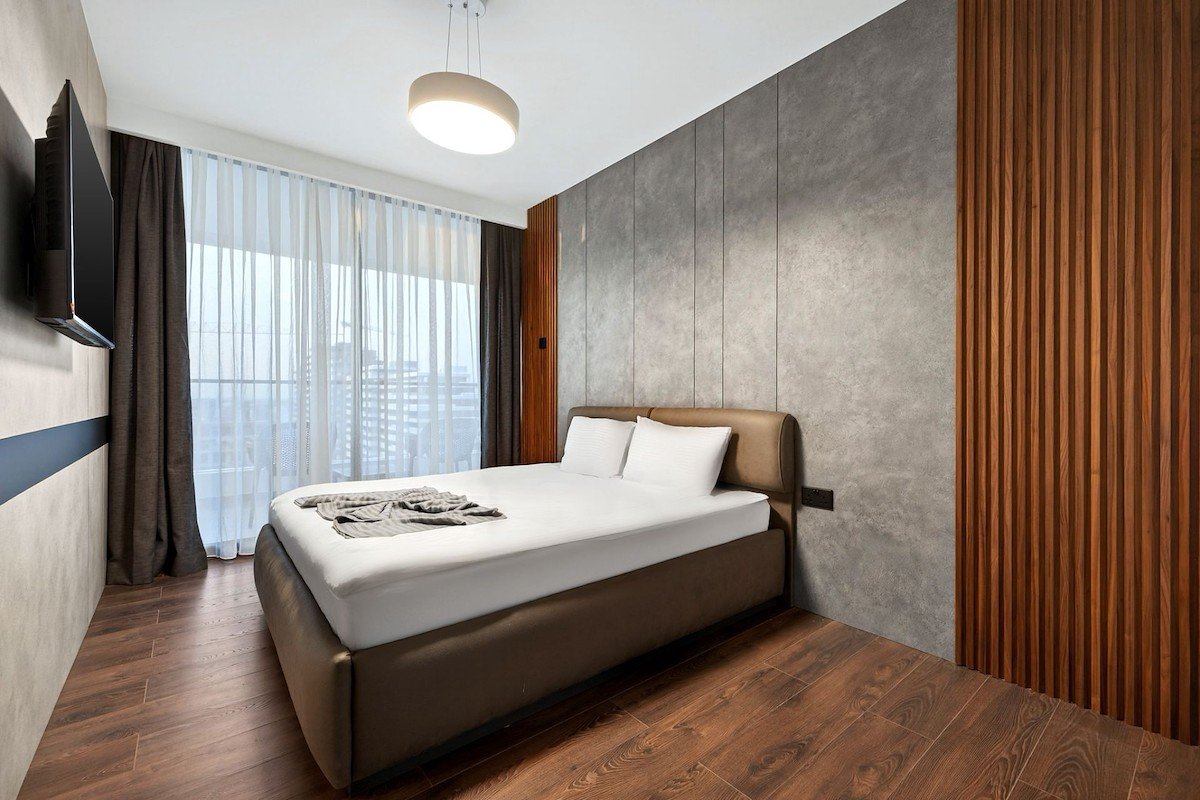 Grand Sapphire Blue 9